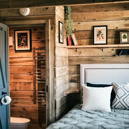 The Potting Barn *